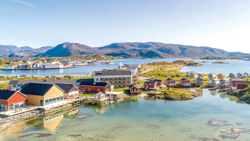 سكان الجزيرة يقومون بأعمالهم اليومية في الثانية صباحاً. أرشيفية