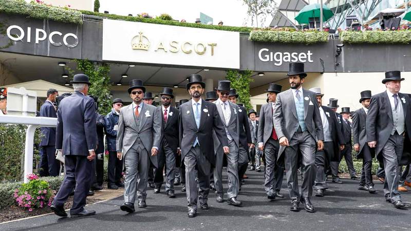 محمد بن راشد خلال حضوره مهرجان رويال أسكوت للخيول في إنجلترا. وام