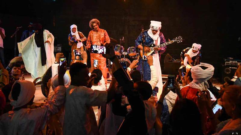 عزفت الفرق الموسيقية أمام حشود من الجماهير التي تتابع هذا المهرجان الذي استمر ثلاثة أيام.

أرشيفية