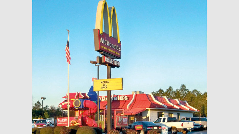 سايمون يستخدم سيارة مطعم محلي للتنقل إلى مقابلات العمل. أرشيفية