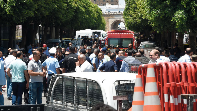 قوات الشرطة في موقع أحد التفجيرين. أ.ف.ب