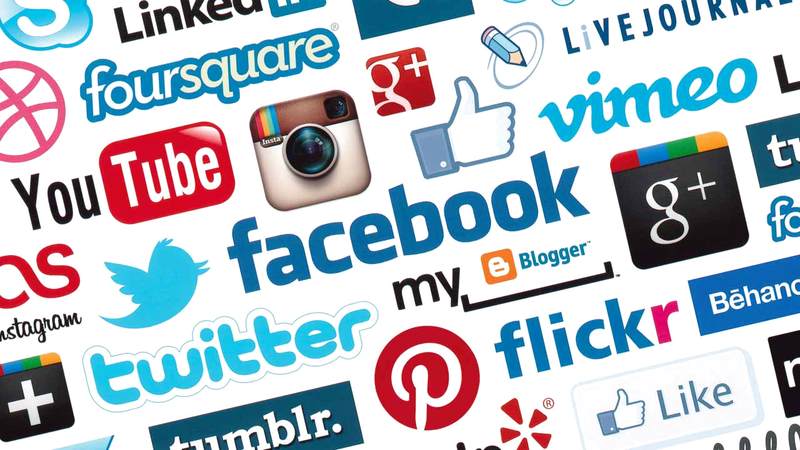 وسائل التواصل الاجتماعي أصبحت متاحة للجميع.  الإمارات اليوم