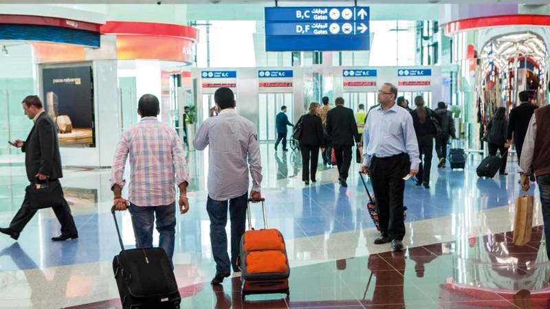 خبراء: قضاء الإجازات في الخارج يتطلب اتخاذ مجموعة من الإجراءات يجب على المسافرين مراعاتها. أرشيفية