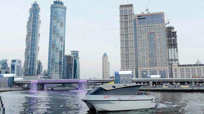 النقل البحري في قناة دبي المائية يشهد تطوراً مستمراً. من المصدر