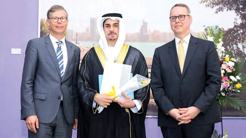 أحمد الحوسني خلال حفل التخرج في المدرسة الألمانية بأبوظبي. من المصدر