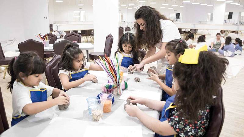 يستهدف المخيم الفئة العمرية للأطفال الذين تراوح أعمارهم بين ستة و12 عاماً بمشاركة وإشراف فنانة إماراتية. من المصدر