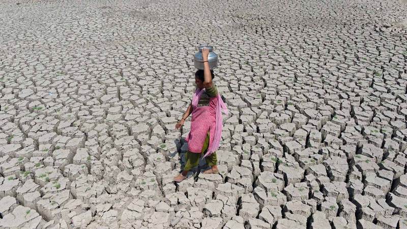 صهاريج المياه المصدر الرئيس للماء في كثير  من المناطق. أرشيفية