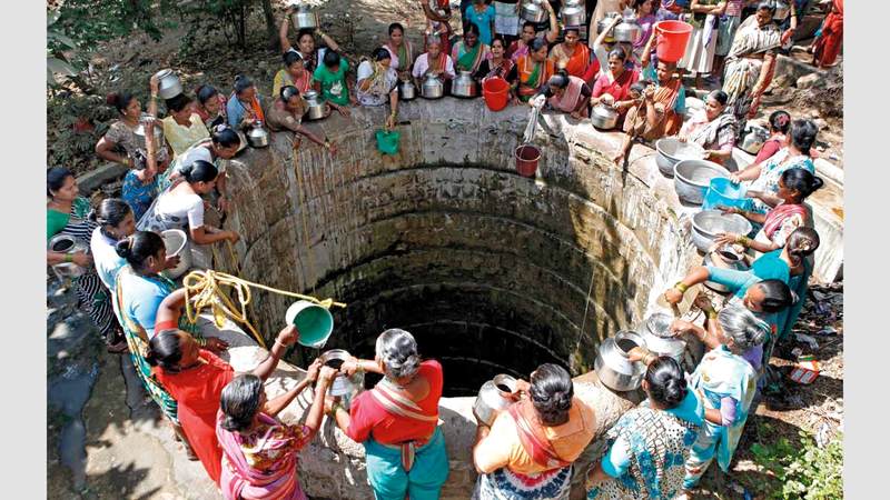 سكان المناطق المنكوبة لا يكادون يجدون ماء للشرب. أرشيفية