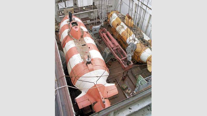 صورة أرشيفية لغواصة الإنقاذ الصغرى المسماة «بريز» على متن سفينة الإنقاذ رودنيتسكي.  تاس