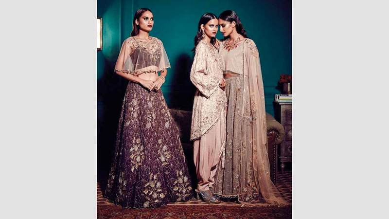 الموضة الرائجة لهذا الصيف الألوان الفاتحة والمشرقة المفعمة بالحيوية. من المصدر