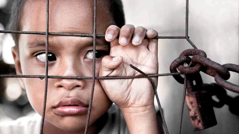 حزمة من العوامل السياسية والأمنية والاقتصادية والاجتماعية تفسر تصاعد الاتجار في الأطفال بالمنطقة العربية.  أرشيفية