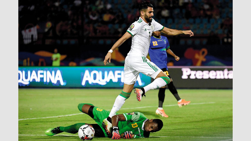 منتخب الجزائر يعول على تألق رياض محرز أمام غينيا اليوم. أ. ف. ب