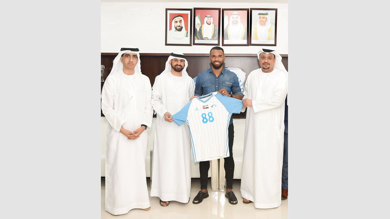 بني ياس تعاقد مع البرازيلي لويز أنطونيو لموسمين. من المصدر