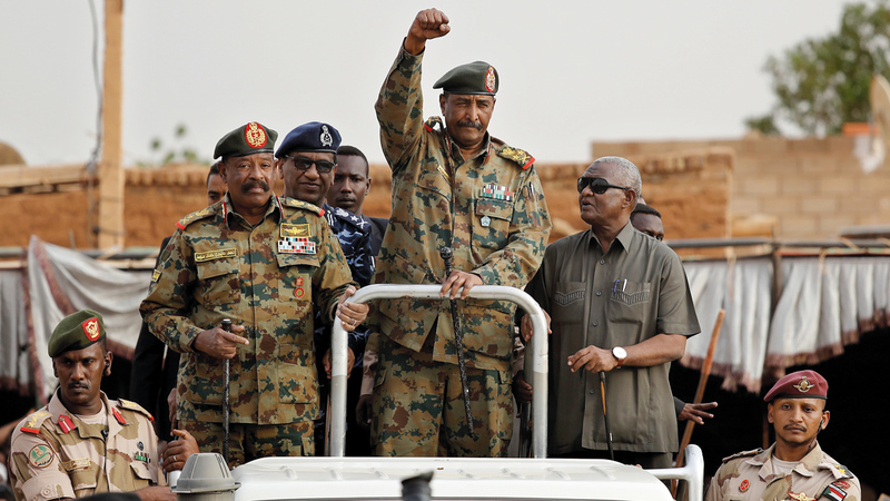 المجلس العسكري وعد بتسليم الحكم إلى إدارة مدنية.  أ.ب