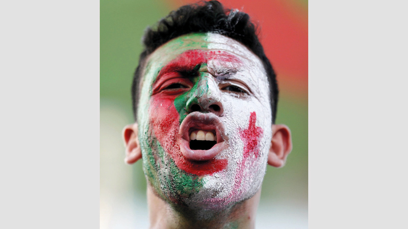 أنصار الجزائر واثقون بقدرات «المحاربين».. والتونسيون يحلمون بالنهائي. أ.ف.ب