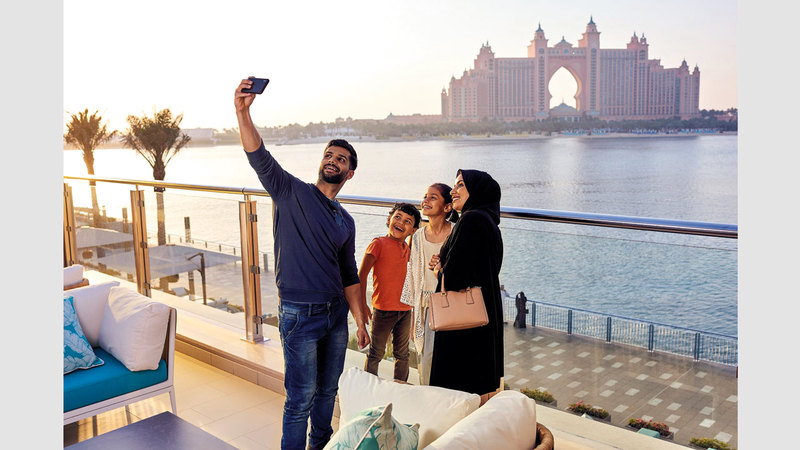 دبي مدينة متجدّدة وتقدّم للسيّاح على اختلاف جنسياتهم وأعمارهم تجارب فريدة تلبّي أذواقهم وتطلّعاتهم. من المصدر