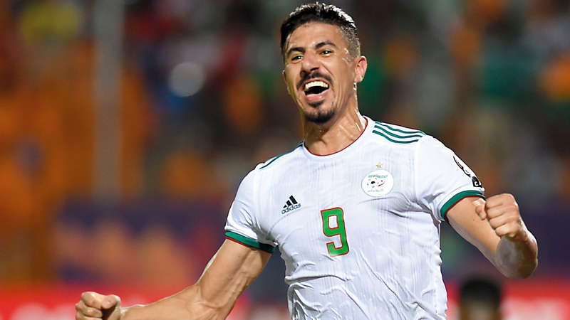 بغداد بونجاح سجل هدفاً يتيماً ويحلم بهز شباك السنغال لاستعادة الثقة. أ.ف.ب