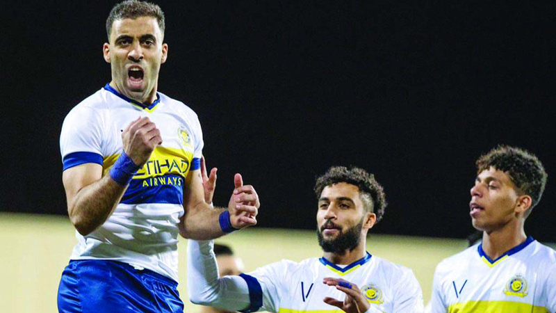 حمدالله خطف الأضواء والجوائز في الملاعب السعودية الموسم الماضي. أرشيفية