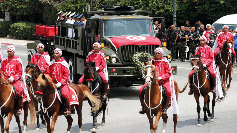الجنازة الرسمية للسبسي انطلقت من القصر الرئاسي في قرطاج. رويترز