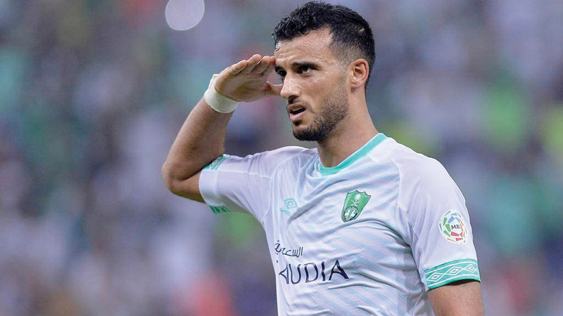 عمر السومة يتطلع لاحتفال جديد أمام مرمى الهلال. أرشيفية