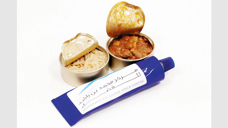 أكلات‭ ‬الفضاء‭ ‬تكون‭ ‬على‭ ‬شكل‭ ‬معجون‭ ‬في‭ ‬أنابيب‭ ‬ويتم‭ ‬تناولها‭ ‬مباشرة،‭ ‬أو‭ ‬على‭ ‬شكل‭ ‬معلبات‭.‬ من‭ ‬المصدر‭ ‬