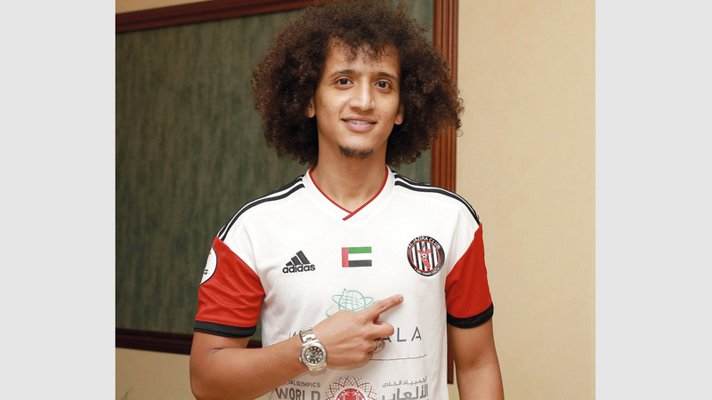 عمر عبدالرحمن «عموري» يرتدي قميص الجزيرة. من المصدر