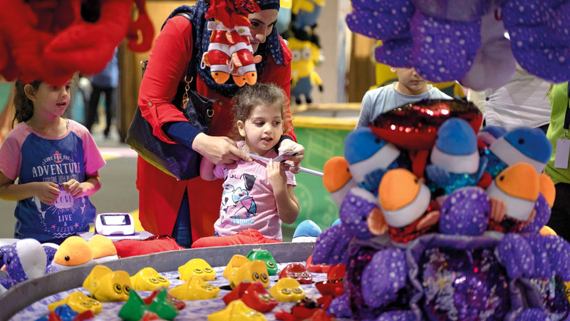 أجواء الفرح في «عالم مدهش» تزين شاشة تلفزيون دبي خلال العيد. أرشيفية