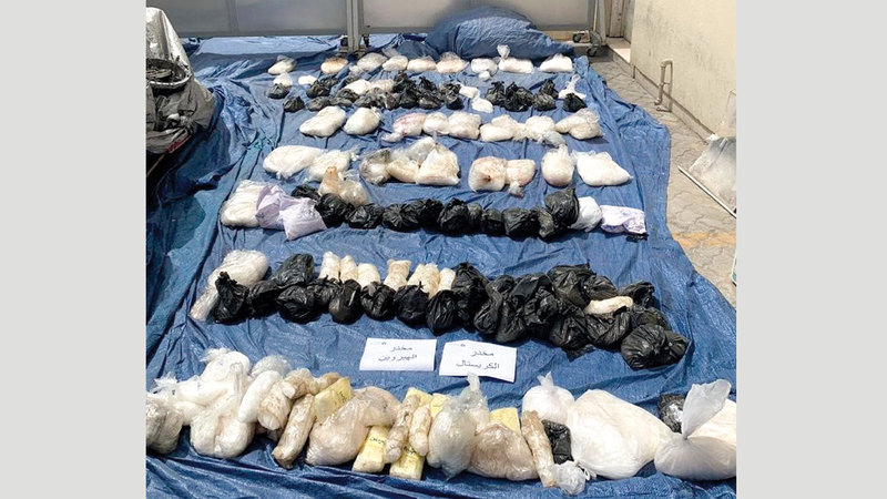 جمارك دبي تحبط تهريب مواد مخدرة عبر عملية ناقل الحركة