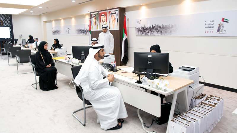 المرشحون أشادوا بسهولة إجراءات تسجيل طلبات الترشح لانتخابات «الوطني». تصوير: أحمد عرديتي