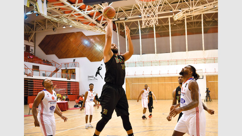 شباب الأهلي استقدم الإيطالي فالي على حساب مدربه للموسم الماضي المصري أحمد مرعي. من المصدر