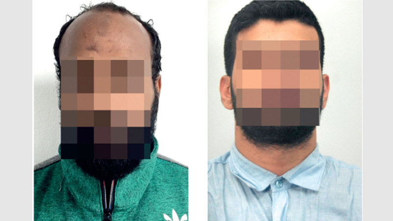 المتهمان اعترفا بسرقة عدد من المارة. من المصدر