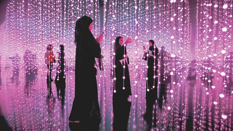 المرأة الإماراتية شريكة في صنع المستقبل ومشروعات الدولة الرائدة.

أرشيفية