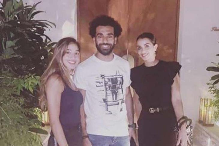 محمد صلاح مع زوجة أبيدال
