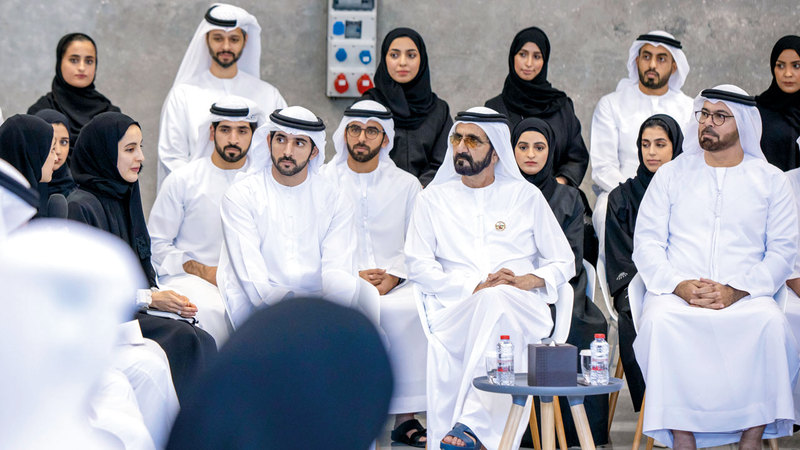 محمد بن راشد استعرض سير العمل والأفكار الجديدة الخاصة بوزارة شؤون مجلس الوزراء والمستقبل. من المصدر