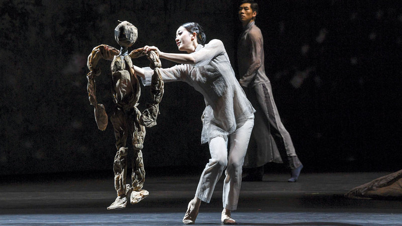 تدور أحداث العرض الدرامي الراقص في عشرينات القرن الماضي.

تصوير: آشوك فيرما