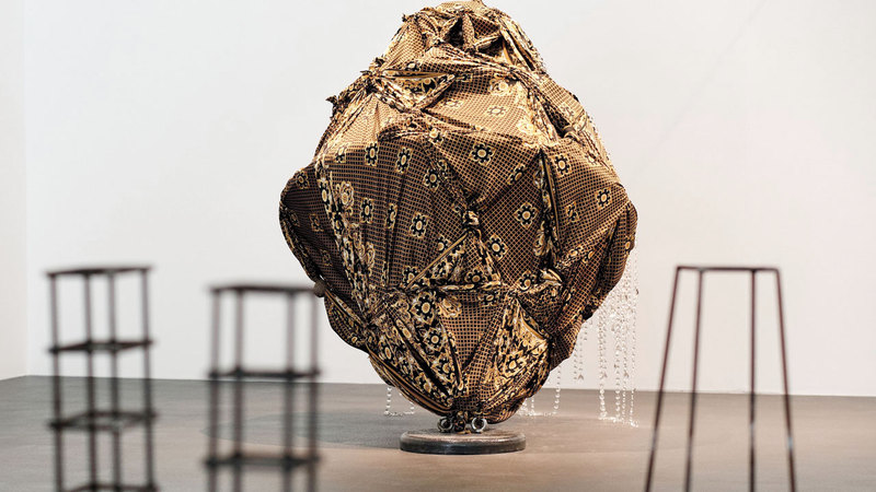 عمل للفنانة الإمارتية شمسة الظاهري.