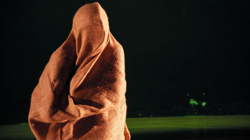 عمل بعنوان «خواء» للفنانة ميثاء عبداللّه.