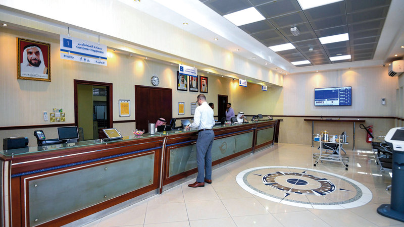 «بريد الإمارات» شكلت فريقاً من 15 إدارياً لتحسين خدمات مكتب الخان. تصوير: أشوك فيرما