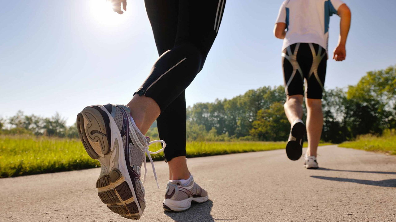 المشي 40 دقيقة يخفض معدل الإصابة بالنوبات القلبية 30%
