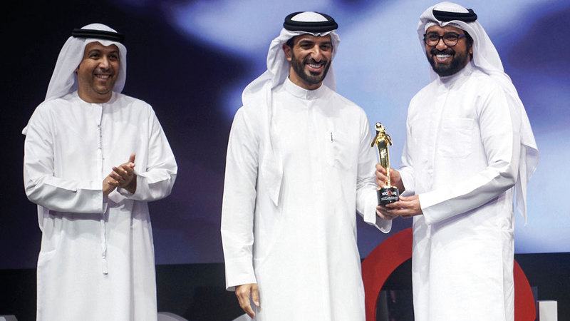 سلطان بن أحمد القاسمي خلال تكريم الفائزين بمنحة تيموثي آلن. من المصدر