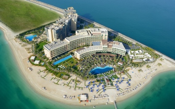 الصورة: 10.86 ملايين عدد السياح ونزلاء الفنادق في أبوظبي ودبي خلال 6 أشهر