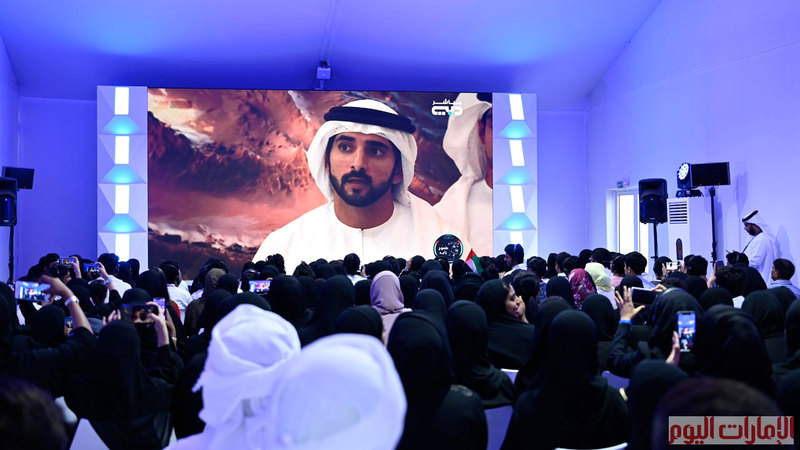 ‏⁧‫حمدان بن محمد‬⁩ خلال متابعته مباشرة اطلاق مركبة سويوز – إف جي الفضائية التي تحمل على متنها ⁧‫المنصوري‬⁩ إلى محطة الفضاء الدولية. تصوير: يوسف الهرمودي وباتريك كاستيلو ،إريك أرازاس ووكالات.