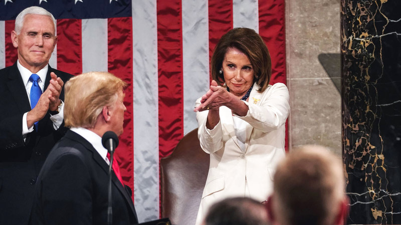 بعد ضغوط داخلية شديدة داخل الحزب الديمقراطي غيرت بيلوسي موقفها الرافض لعزل ترامب. أرشيفية