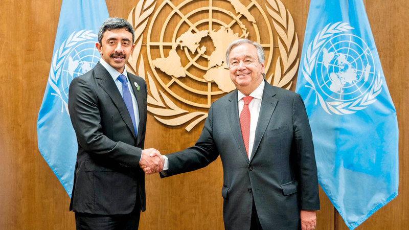 عبدالله بن زايد يصافح أنطونيو غوتيريش. من المصدر