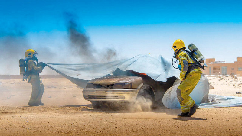 «البطانية» تخمد حرائق المركبات بسرعة دون جهد. من المصدر