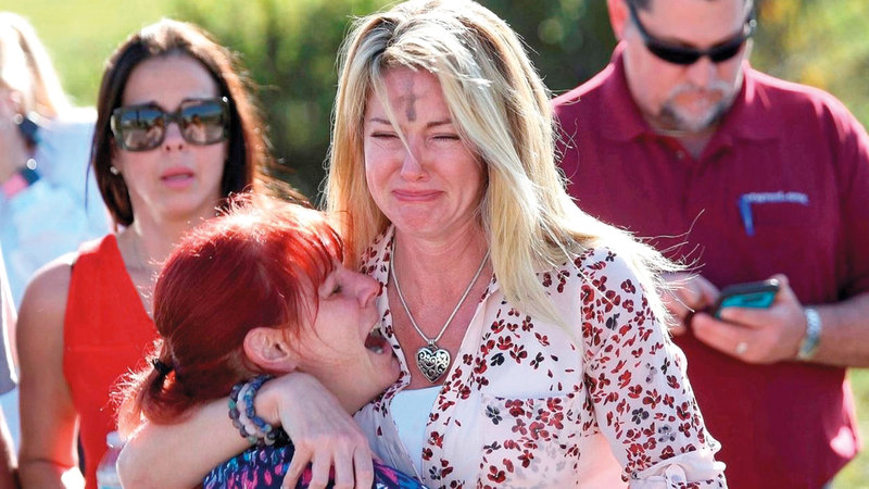 أميركية تبكي أقارب راحوا ضحية القتل العشوائي. أرشيفية