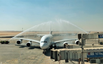 الصورة: لأول مرة..أكبر طائرة ركاب في العالم تهبط بمطار القاهرة قادمة من دبي