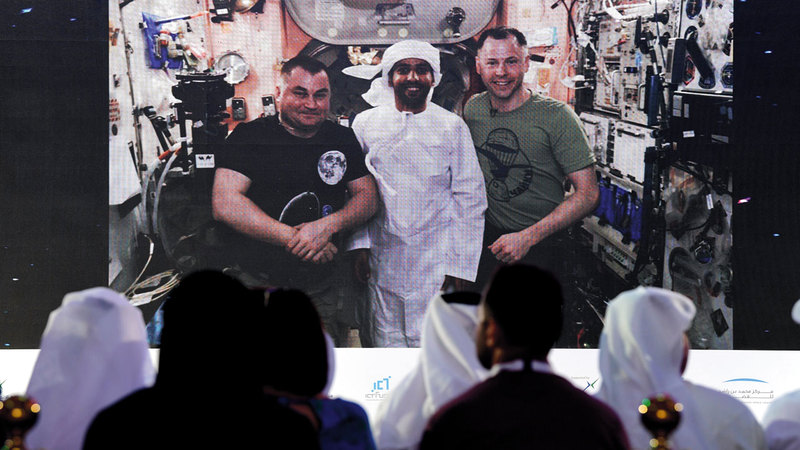 المنصوري أجرى 16 تجربة علمية منها تجارب على الوظائف الحيوية للجسم. تصوير: باتريك كاستيلو