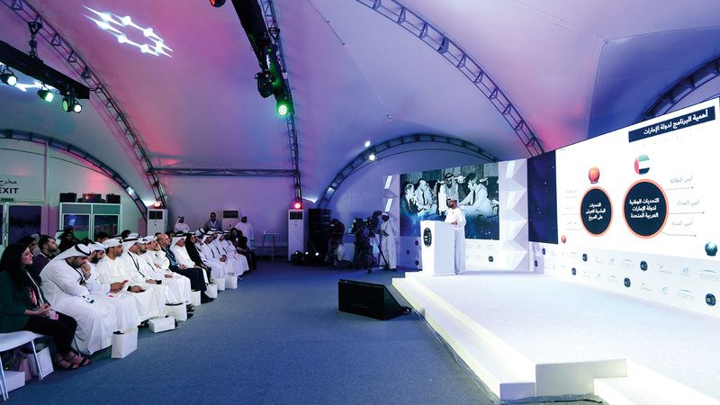 «محمد بن راشد للفضاء» نظم اتصالاً مباشراً بين رؤساء تحرير الصحف المحلية وهزاع المنصوري.