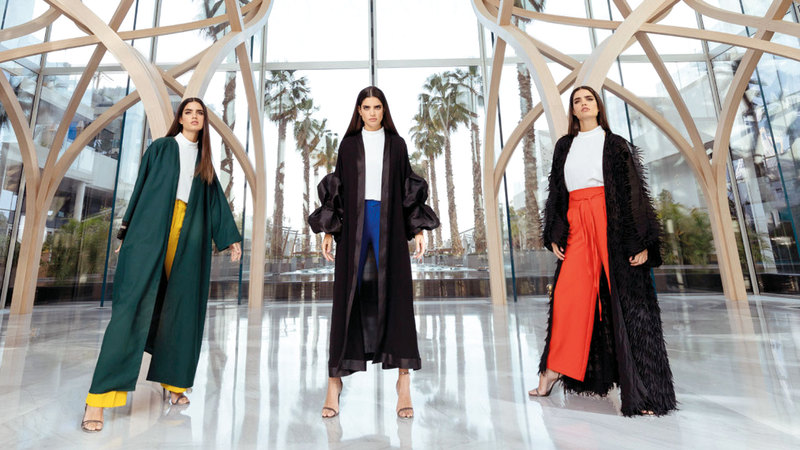 المنصة توفر تصميمات متعددة تناسب الباحثين عن الجديد في عالم العباءات. من المصدر